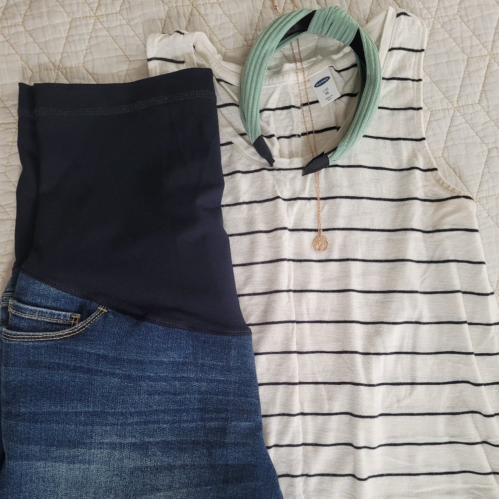 Liz Lange maternity jean shorts